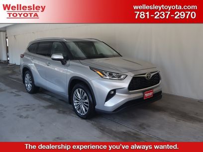 Used 2023 Toyota Highlander Limited