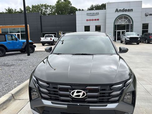 Used 2025 Hyundai Tucson SE AWD/4WD image 8