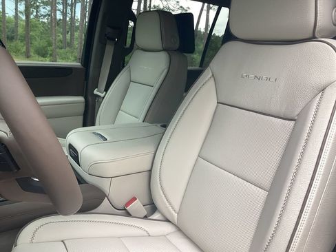 New 2026 GMC Yukon XL Denali w/ Denali Reserve Package RWD image 12
