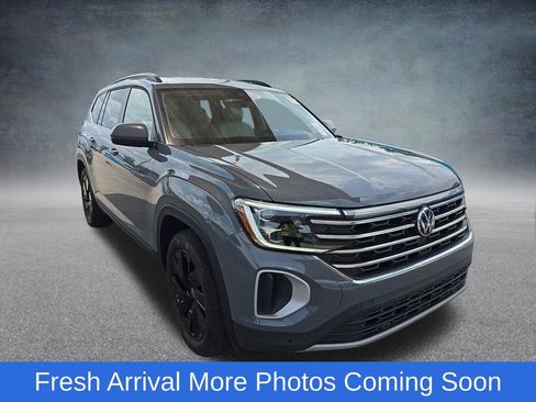 Used 2025 Volkswagen Atlas SE FWD image 2