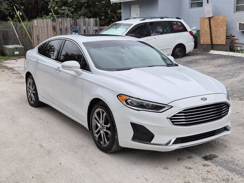 Used 2019 Ford Fusion SEL image 3