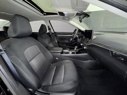 Used 2023 Nissan Altima 2.5 SV w/ SV Premium Package image 12