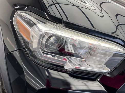 Used 2020 Toyota Tacoma TRD Off-Road image 29