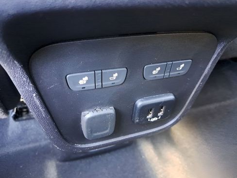 Used 2018 Chevrolet Equinox Premier image 10