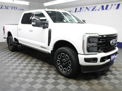 Used 2025 Ford F250 Platinum AWD/4WD image 3
