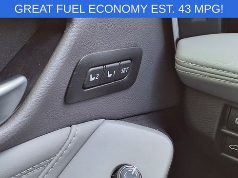 Used 2019 Toyota Avalon Limited FWD image 26