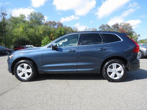 Used 2022 Volvo XC60 B5 Momentum image 9