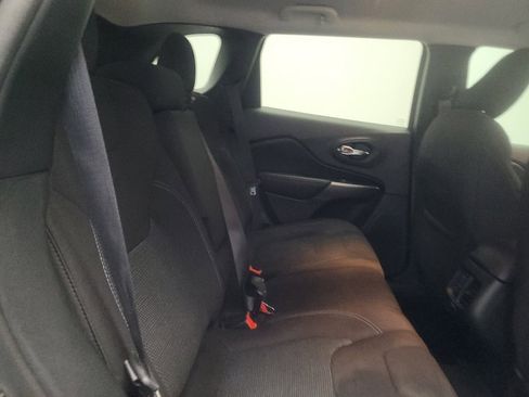Used 2020 Jeep Cherokee Latitude FWD image 19