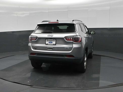 Used 2018 Jeep Compass Latitude w/ Popular Equipment Group AWD/4WD image 8