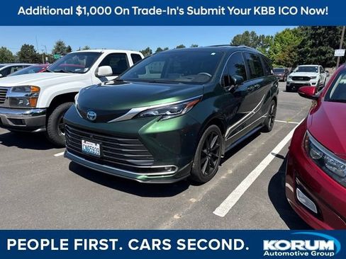 Used 2024 Toyota Sienna Platinum AWD/4WD image 1