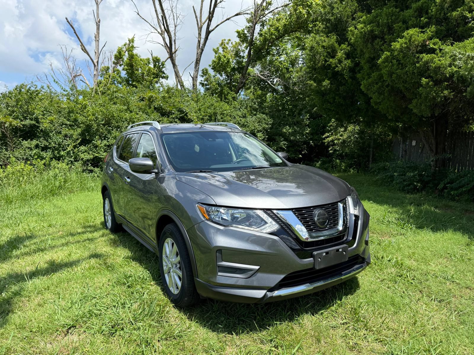 Used 2020 Nissan Rogue SV FWD image 2