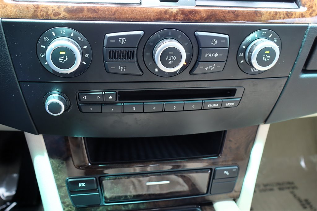 Used 2008 BMW 550i Sedan w/ Sport Pkg RWD image 25