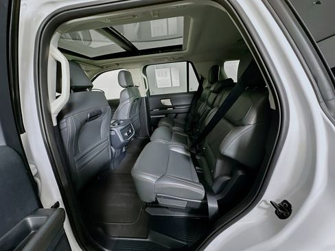 Used 2025 Ford Expedition Active image 27