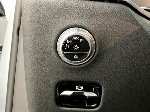 Used 2023 Mercedes-Benz GLC 300 4MATIC image 36