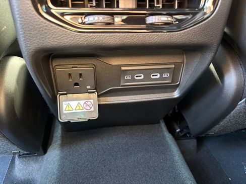 New 2026 Jeep Grand Cherokee 4WD image 12