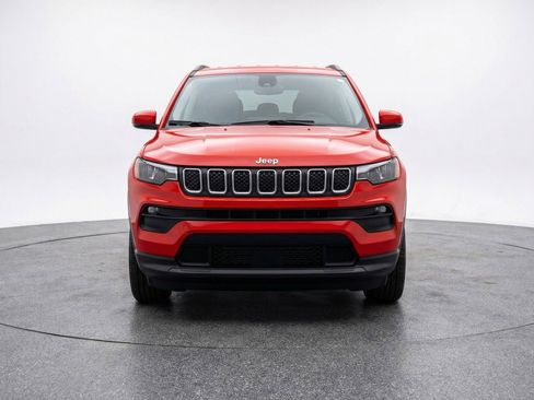 Used 2025 Jeep Compass Latitude image 2