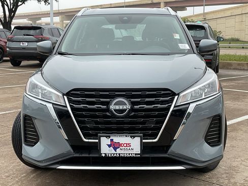 Used 2023 Nissan Kicks SV FWD image 3