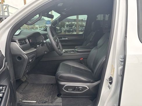 Used 2024 Jeep Wagoneer L Series III w/ Premium Group I image 10