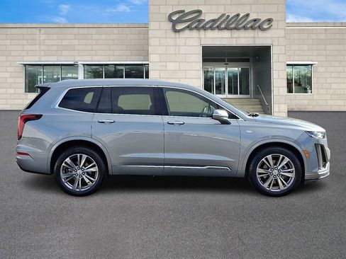 Certified 2025 Cadillac XT6 Premium Luxury image 8