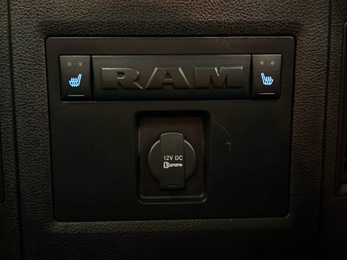 Used 2015 RAM 1500 Laramie w/ Convenience Group image 24