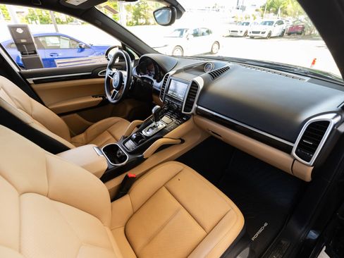 Used 2016 Porsche Cayenne AWD/4WD image 24