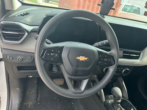 Used 2025 Chevrolet TrailBlazer LS w/ LS Convenience Package FWD image 4