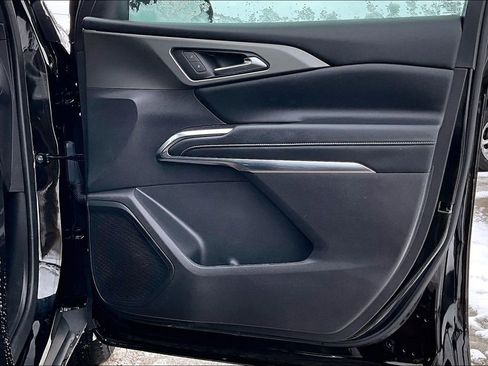 Used 2025 Chevrolet Traverse LT image 31