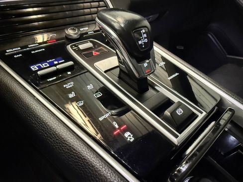 Used 2018 Porsche Panamera 4 image 26