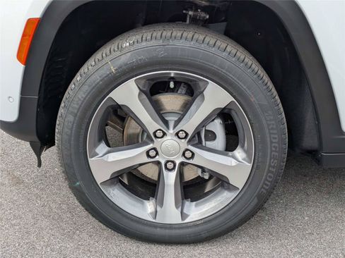 New 2026 Jeep Grand Cherokee Limited AWD/4WD image 12