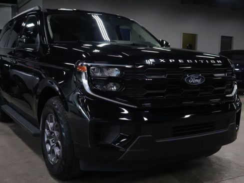 Used 2025 Ford Expedition Active RWD image 7