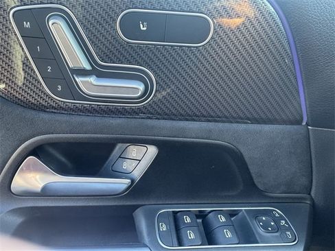Used 2021 Mercedes-Benz GLB 35 AMG 4MATIC image 33