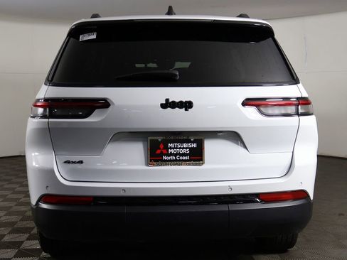 Used 2024 Jeep Grand Cherokee L Laredo AWD/4WD image 12