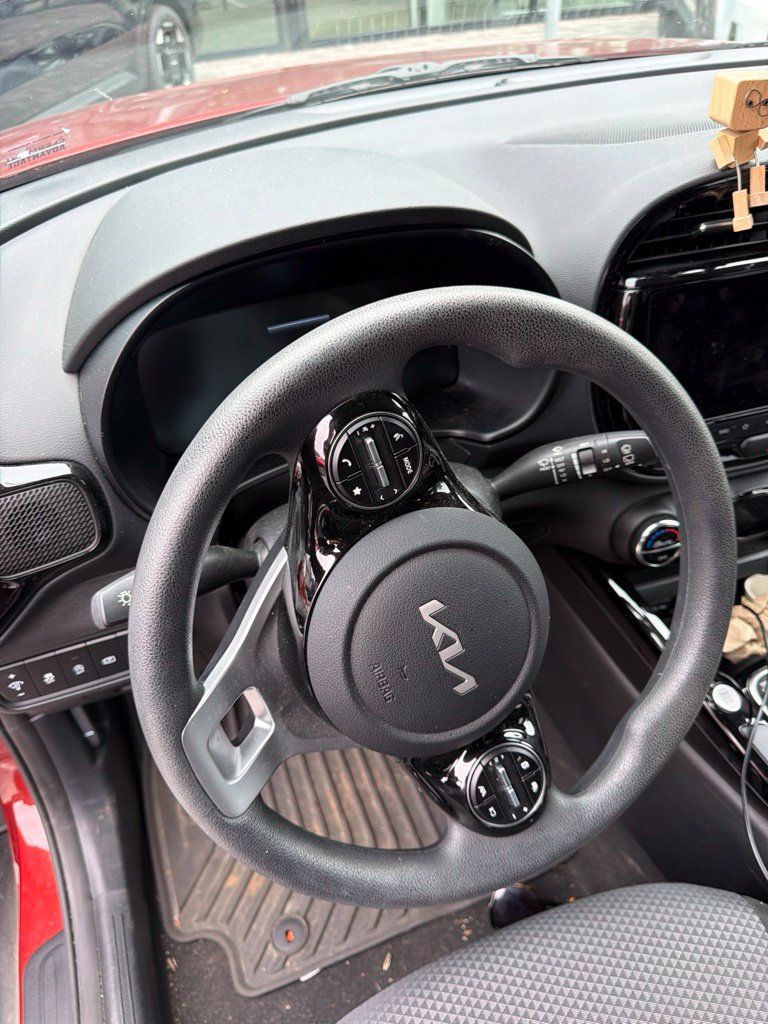 Used 2025 Kia Soul S FWD image 2