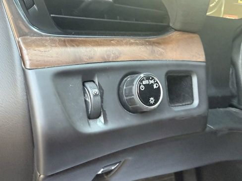 Used 2015 Cadillac Escalade Premium image 29