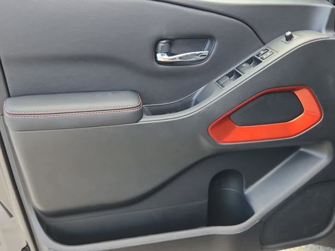New 2025 Nissan Frontier PRO-4X w/ Interior Protection Package image 9