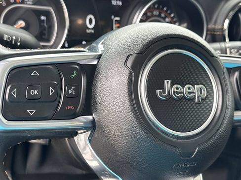 Used 2021 Jeep Gladiator Overland AWD/4WD image 15