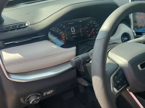 Certified 2025 Jeep Compass Limited AWD/4WD image 11