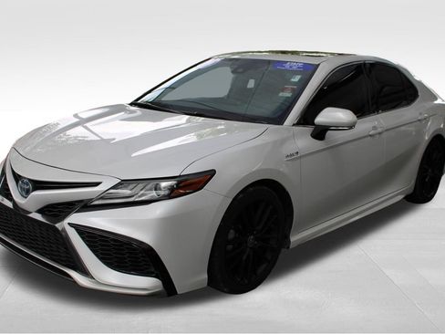 Used 2021 Toyota Camry XSE FWD image 9