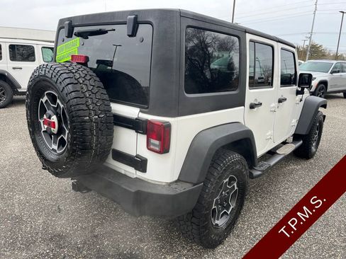 Used 2017 Jeep Wrangler Unlimited Rubicon w/ Connectivity Group image 18