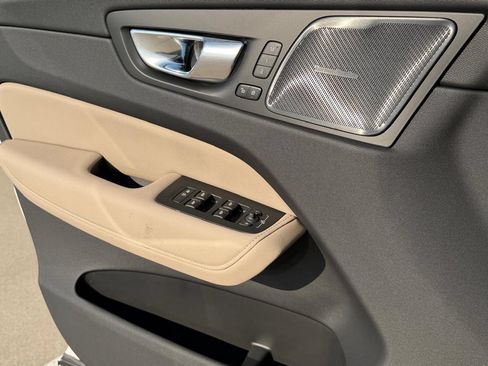 New 2027 Volvo XC60 B5 Plus AWD/4WD image 12