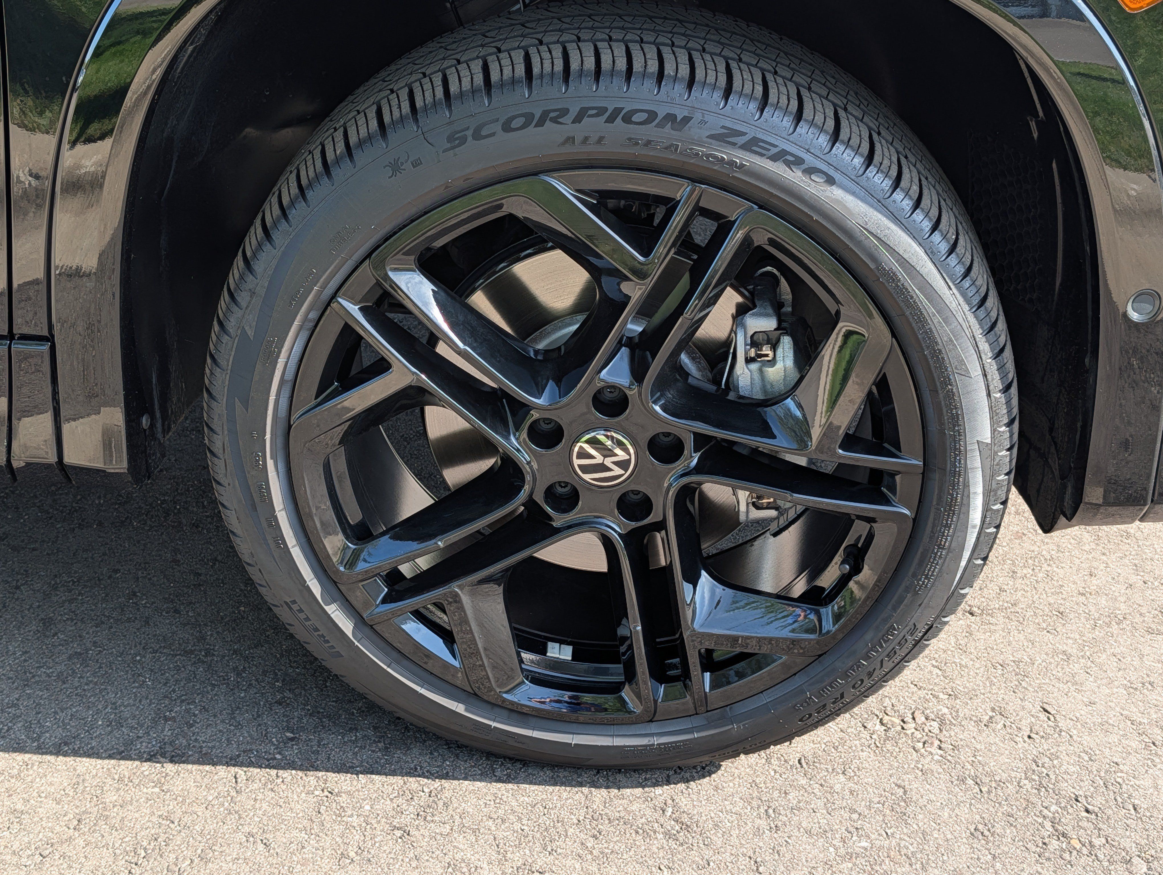 Certified 2026 Volkswagen Tiguan SE R-Line AWD/4WD image 15