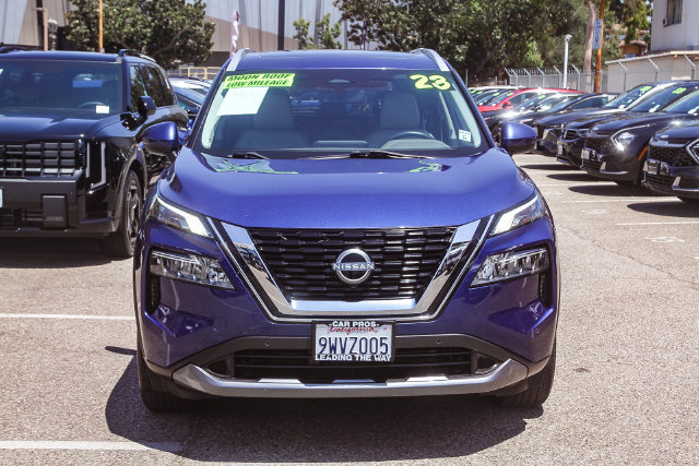 Used 2023 Nissan Rogue SL w/ SL Premium Package FWD image 3