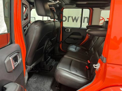Used 2019 Jeep Wrangler Unlimited Sahara w/ Advanced Safety Group AWD/4WD image 23