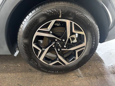 Used 2025 Kia Sportage LX image 29