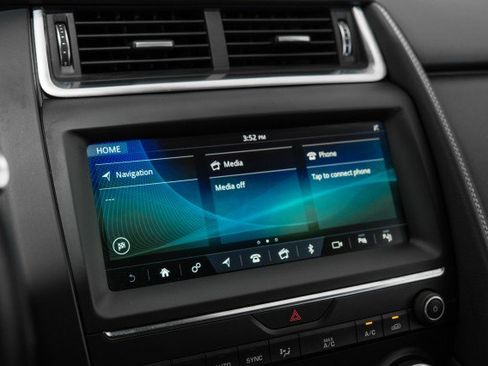 Used 2019 Jaguar E-PACE R-Dynamic SE image 26