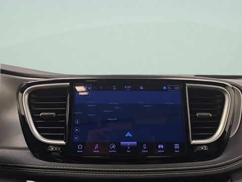 Used 2025 Chrysler Pacifica Limited w/ Uconnect Theater Family Group AWD/4WD image 15