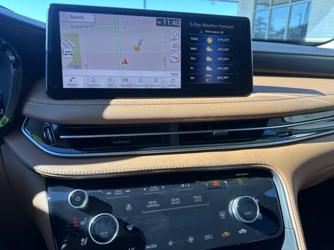 Used 2025 INFINITI QX60 Sensory w/ Vision Package image 17