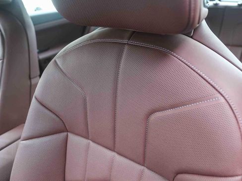 Used 2026 BMW 750e xDrive image 21