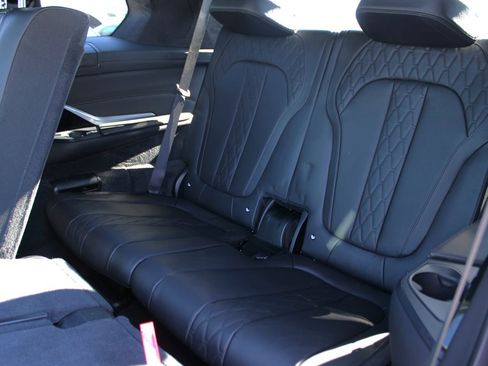 Used 2021 BMW X7 M50i w/ Dynamic Handling Package image 20