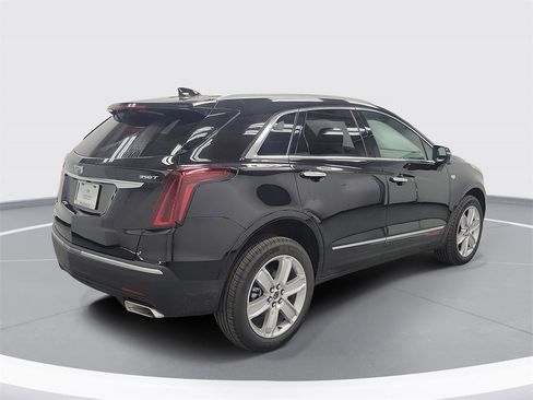 New 2025 Cadillac XT5 Luxury w/ LPO, Red Accent Package image 3